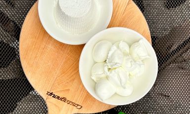 Ricotta e mozzarella di bufala: già due ottime ragioni, eccellenti, per far tappa alla Tenuta Anasita, poco fuori Milazzo, dove ad accogliervi sarà un bar-pasticceria-punto vendita assolutamente memorabile
