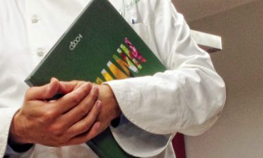 Un nuovo libro per Pietro Leemann, per parlare di ispirazione e natura, per rivedere i suoi piatti storici e le nuove avventure della sua cucina. Edito da Italian Gourmet, €58.65
