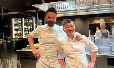 Lo chef Enrico Croatti col sushi master Endo Katsutoshi - Foto Annalisa Cavaleri
