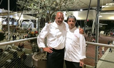 Gianfranco Pascucci e Sandro Serva sono stati gli chef protagonisti della seconda serata di A tavola con le stelle del Lazio, a Identità Expo S.Pellegrino. Il tema era: “Un tuffo dove l’acqua è più blu”