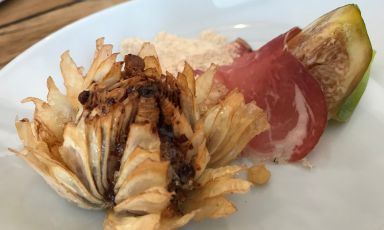 Lampascione fritto con cotto di fichi, farinella e capocollo di Martina Franca
