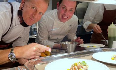 Fabrizio Nonis, ossia El Bek&eacute;r, e lo chef Matteo Susan protagonisti l'altra sera nelle cucina di Identit&agrave; Golose Milano
