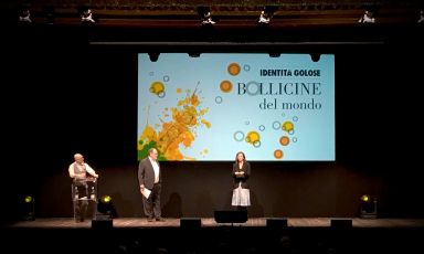 Filippo Bartolotta, Paolo Marchi and Cinzia Benzi at the presentation of the new guide Bollicine del mondo, last week at Teatro Manzoni in Milan
