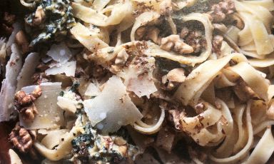 Le Tagliatelle con noci e limone&nbsp;di Yotam Ottolenghi, ricetta contenuta nel libro di ricette "Plenty More", edito in Italia da Bompiani/Giunti (acquista qui)

