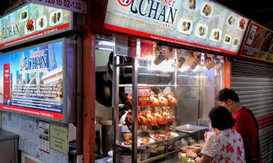 Hawker Chan Soya Sauce Chicken Rice & Noodlein Singapore, one Michelin star. You’ll hardly spend over 10 euros
