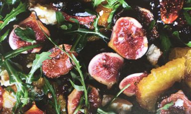 Insalata di feta, arance e fichi caramellati, una delle ricette che compongono "Plenty More" di Yotam Ottolenghi (Bompiani/Giunti editore, 29,75 euro se acquistato online)
