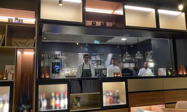 La cucina a vista del rinnovato ristorante Meta a Lugano, chef il varesino Luca Bellanca. Una bella scoperta
