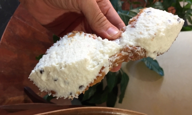 Il magnifico cannolo dell'Euro Bar di via Garibaldi 11/13 a Paceco (Trapani), frazione Dattilo, prima uscita dell'autostrada Trapani-Palermo. Da consumarsi rigorosamente in loco
