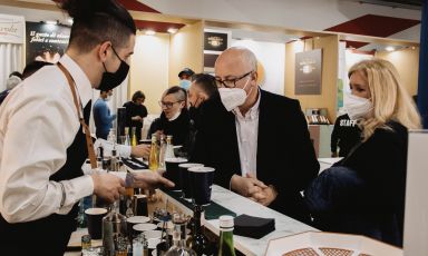 Bollicine, distillati e cocktails: tante belle scoperte tra gli stand di Identità Milano 2022
