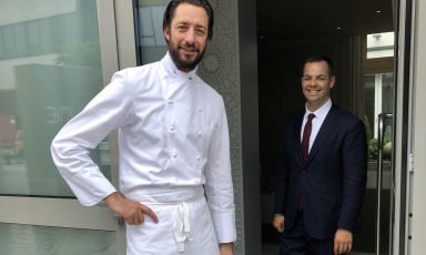 Luigi Taglienti, 40 anni, chef di Lume a Milano, una stella Michelin. Con lui nella foto, Federico Recrosio, maitre di sala 
