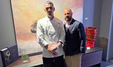 Matteo Poggi, a sinistra, chef di Al Cambio di Bologna, con il restaurant manager e oste Piero Pompili
