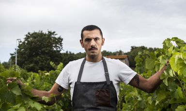 Enrico Marmo, chef del ristorante Contrada al Castel Monastero di Castelnuovo Berardenga (Siena), qui ritratto da Lido Vannucchi
