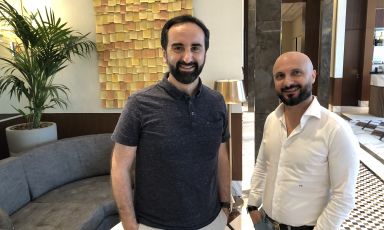 Vito Mollica e Piero Giglio nella lounge del Waldorf Astoria di Dubai. Insieme stanno preparando il lancio di Chic Nonna, negli Emirati Arabi ma anche a New York e Firenze
