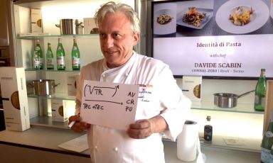 Davide Scabin, chef del Combal.zero di Rivoli, e la legge fisica della creatività: "L’Avanguardia (o la Creatività, o il Futuro) si ottiene elevando alla quarta la radice quadrata della Tradizione (che al netto della divisione è dunque Tradizione alla seconda) sulla somma di Tecnica più Tecnologia". 