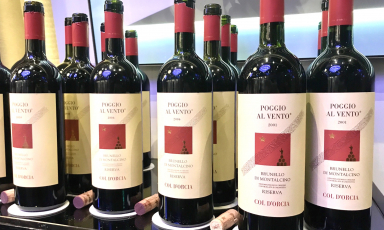 Qualità e impegno per il pianeta: dal 2010 Col d'Orcia segue le regole dell’agricoltura biologica. La missione della famiglia Cinzano, infatti, è quella di produrre artigianalmente i migliori vini che si possono ottenere dall’eccezionale combinazione del suolo e del clima di Montalcino, grazie a seleziona clonale, bassa resa per ettaro, rigorosa cura manuale delle uve.
