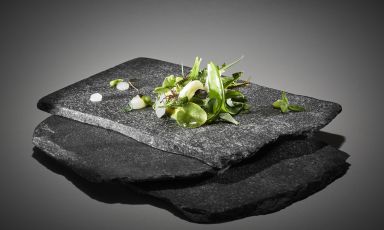 Insalata in verde dalle Apuane​: il piatto del 2021 di Luca Landi (foto Marco Varoli)
