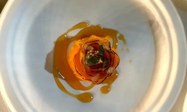 Uno degli assaggio a inVite, la festa organizzata da Giuseppe Biuso al ristorante Vite alla Comunità di San Patrignano
