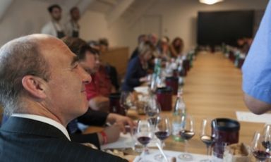 Helmuth Köcher assiste alle degustazioni del Roma Food & Wine Festival, suggestioni tra vitigni autoctoni affascinanti e semisconosciuti. Köcher è il curatore del lato wine della rassegna che ha tagliato il nastro della prima edizione il fine settimana scorso