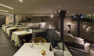 The dining room and the archaeological setting of Relais San Lorenzo Hostaria, opened last summer between the Venetian walls of Bergamo Alta, tel. +39.035.237383. The chef is Antonio Cuomo, originally from Naples