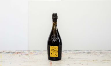 An elegant bottle created by Japanese artist Kusama celebrates the vital energy of Madame Clicquot. The new bottle from the Maison is dressed in polka dots with the unmistakable flowers designed by the Japanese artist
