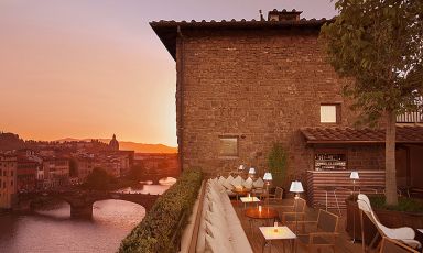 La vista magnifica da La Terrazza, cocktail bar lounge a Firenze, una delle strutture di Lungarno Collection
