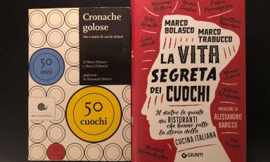 PRIMA E DOPO. A destra, il libro "La vita segreta dei cuochi", di Marco Bolasco e Marco Trabucco (Giunti, 18 euro, acquista online), versione aggiornata, corretta e arricchita di "Cronache Golose", pubblicato per la prima volta nel 2011 (a sinistra)
