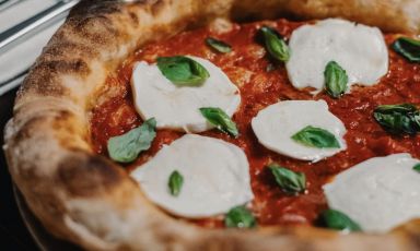 La Bufala tradizione de Le due scimmie, pizzeria&nbsp;di Asti recensita da&nbsp;Gianluca Renzi, vero talento della cucina italiana, chef a Le Cattedrali, sempre nel capoluogo piemontese
