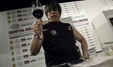 Alvin Leung, chef del Bo Innovation a Hong Kong, qui sul palco di Identità Milano 2010