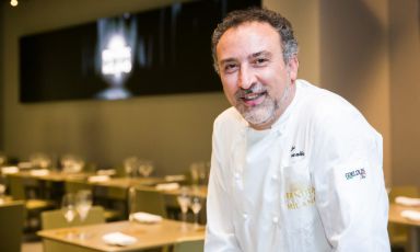 Lino Scarallo, chef di&nbsp;Palazzo Petrucci a Villa Donn'Anna&nbsp;a Posillipo, questa settimana ospite di Identit&agrave; Golose Milano
