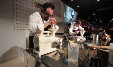 Paolo Lopriore al congresso Identità Milano 2015. Lo chef esordirà martedì prossimo con il suo primo indirizzo milanese, in attesa che l'insegna comasca sia pronta, nel 2016