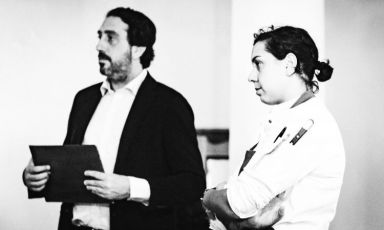 I fratelli Caruso, Luca (responsabile di sala e sommelier) e Martina (chef), in uno scatto di Stefano Butturini: sono presenza e consapevolezza del Signum, hotel di charme e ristorante una stella Michelin, a Salina (Messina)
