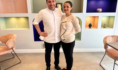 Luigi Tramontano e Nicoletta Gargiulo, rispettivamente chef e restaurant manager e sommelier della nuova insegna (che merita!) a Gragnano, in provincia di Napoli: benvenuti al ristorante O me o il mare
