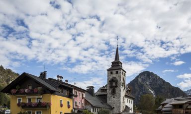 Uno scorcio di Malborghetto in Val Canale (Udine). Al centro della foto di Fabrice Gallina svetta il campanile dell'hotel Hammerack della famiglia Gioitti
