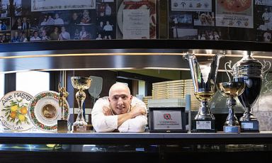 Cristian Marasco behind the counter of his La Grotta Azzurra in Merate (Lecco)
