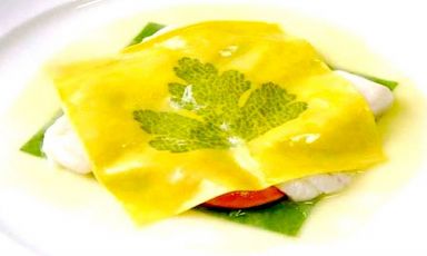 Il celeberrimo Raviolo Aperto di Gualtiero Marchesi, anno di creazione il 1982
