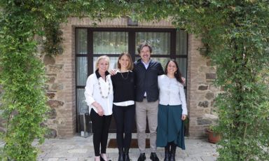 Marilisa Allegrini, a sinistra, con Andrea Lonardi in mezzo alle figlie Carlotta e Caterina
