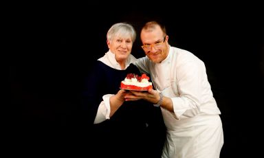 Lucca Cantarin e la mamma Marisa, a cui è dedicata l'insegna, sia della nuova gelateria che della pasticceria
