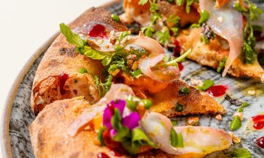 Una delle raffinate (e bellissime) pizze di Amalia Costantini al suo Mater di Fiano Romano (Roma)
