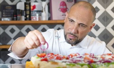 Matteo La Spada. Classe 1978, messinese doc, nonostante un diploma di perito meccanico a partire dal 1999 ha sviluppato la passione per la pizza. Nel 2014 approda a L’Orso, nella sua città
