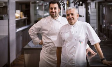 Valentino Marcattilii, la storia del San Domenico di Imola, e il nipote Massimiliano Mascia, il presente, tornato nel ristorante di famiglia nel 2010, dopo una serie di importanti esperienze in Italia, Stati Uniti, Francia. Il loro menu sarà a Identità Golose Milano da mercoledì 10 a sabato 13 aprile. Per informazioni e prenotazioni, consultare il sito ufficiale
