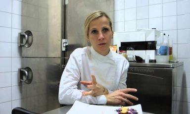 La pasticciera Loretta Fanella, direttrice scientifica del Corso di Pasticceria Professionale che avrà inizio il 28 settembre al ConviviumLab-Arte del Convivio, corso Magenta 46, Milano: 100 ore di lezioni pratiche in laboratorio più 250 ore di tirocinio presso importanti pasticcerie italiane. Informazioni info@artedelconvivio.it e +39.02.48024825