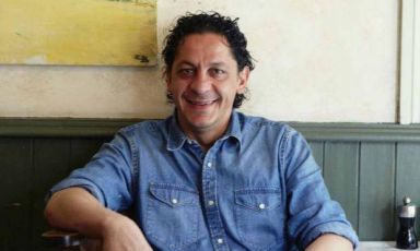 Francesco Mazzei, 44 anni, calabrese di Cerchiara. Ristoratore a Londra, al momento cura tre insegne: Sartoria a Mayfair, Radici a Islington e Fiume, vicino a Battersea Power Station. Sarà relatore sabato 3 marzo, nella giornata di apertura di Identità Milano dedicata alla Calabria, ore 13 in Auditorium
