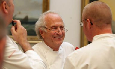 Michel Roux (19 aprile 1941-12 marzo 2020).
Col fratello maggiore Albert ha fondato Le Gavroche a Londra nel 1967 (primo ristorante con 3 stelle Michelin in Inghilterra, conservate dal 1981 al 1993) e Waterside Inn a Bray nel 1972 (3 stelle dal 1985 a oggi). foto gettyimages
