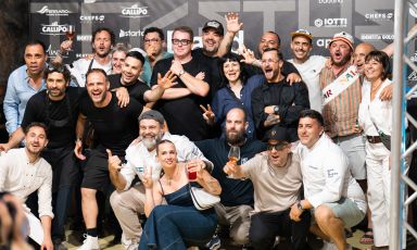 L'inizio del BOB Fest 2026 sull'Isola di Dino a Praia a mare: i protagonisti della cena ancestrale. Foto di Michele Canino
