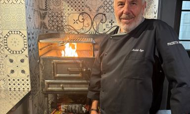 Michele Izzo torna alle origini (e alla sua passione per la brace) nel nuovo locale Michele Milù, a 220 metri dall'ormai celebre Piazzetta Milù, a Castellamare di Stabia (Napoli)
