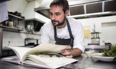 Miguel Ángel de la Cruz è il talentuoso cuoco spagnolo de La Botica de Matapozuelos (Plaza Mayor 2, Matapozuelos - Valladolid. Tel: +34.983.832942)