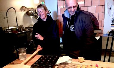 Sarah Minnick e Franco Pepe nella pizzeria di lei a Portland. Foto di Luciano Furia
