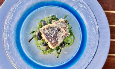 Moeche di granchio blu e garusoli, piatto delizioso, lo propone lo chef Daniele Zennaro al ristorante Algiubagi&ograve; di Venezia
