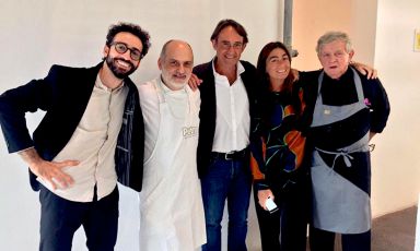 A 100% Italian pastry-making memory from Monday 18th September at Molino Quaglia’s school in Vighizzolo d'Este (Padua), from Franco Aliberti’s Facebook page. He’s chef and pastry-chef at Presef in Mantello (Sondrio), the first to the left. After him, there’s Corrado Assenza, Piero Gabrieli, Chiara Quaglia and Rolando Morandin
