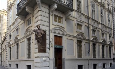 Il monumento&nbsp;torinese dedicato alla Marchesa Giulia Colbert in Falletti di Barolo.&nbsp;&Egrave; collocato&nbsp;sulla facciata della storica residenza di Palazzo Barolo, all&rsquo;angolo tra via Corte d&rsquo;Appello e via delle Orfane nella citt&agrave; sabauda
